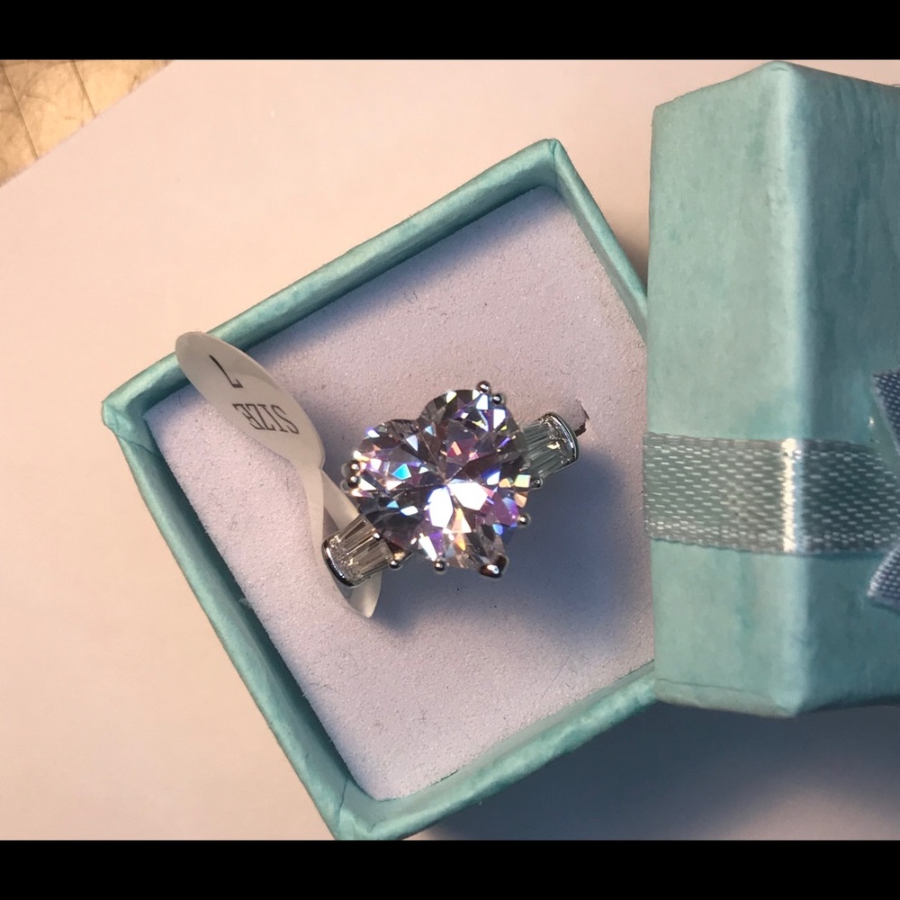 925 Silver CZ Heart 3D Laser Cut Ring 7 La…